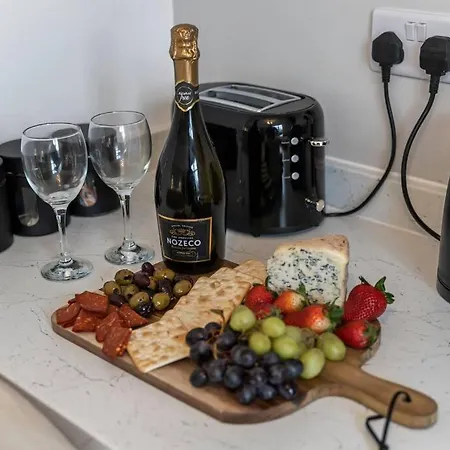 Coastal Abode #3 At Bowles By Yoko Redcar